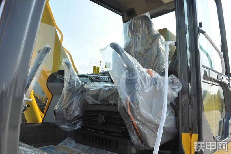 住友SH130-5挖掘机局部