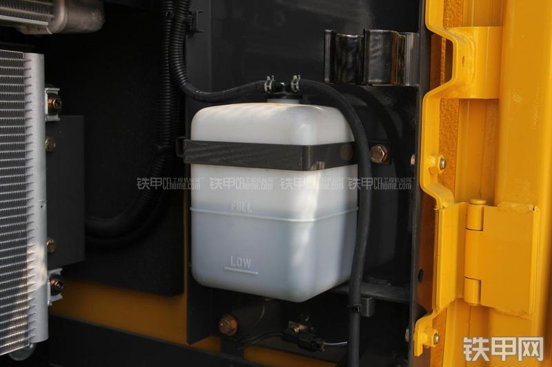 住友SH240-5挖掘机局部