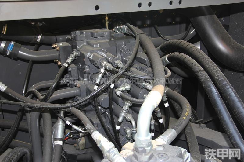 住友SH220LC-5挖掘机局部