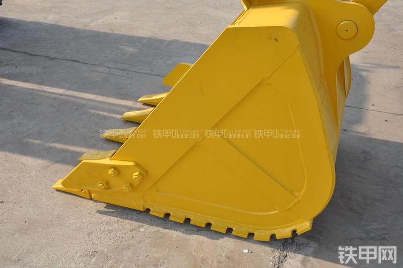 住友SH130-5挖掘机局部