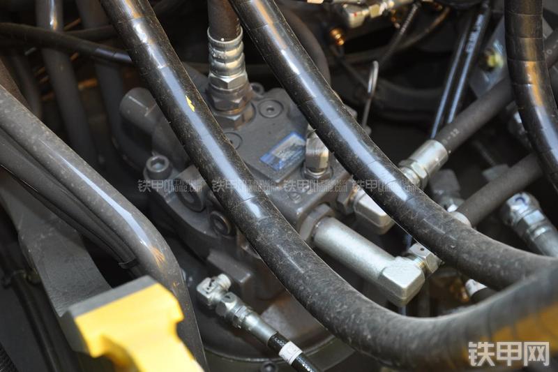 住友SH130-5挖掘机局部