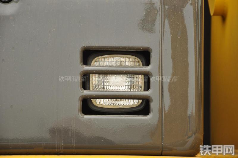 住友SH360HD-5挖掘机局部