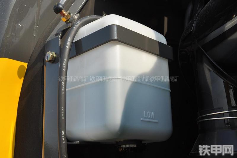 住友SH130-5挖掘机局部