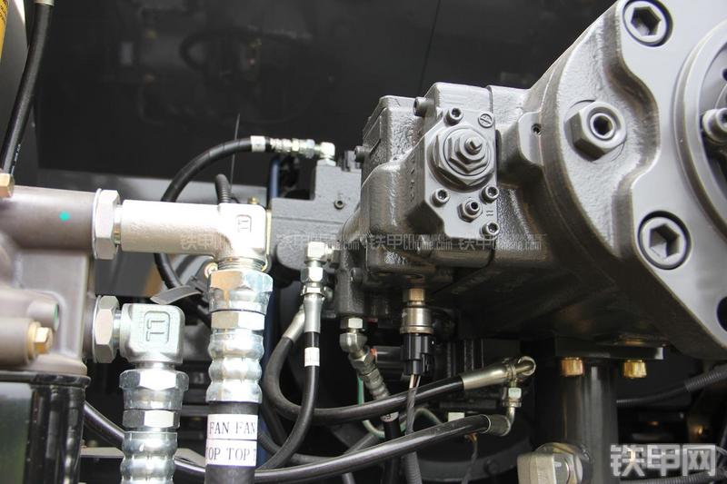 住友SH380-5挖掘机局部