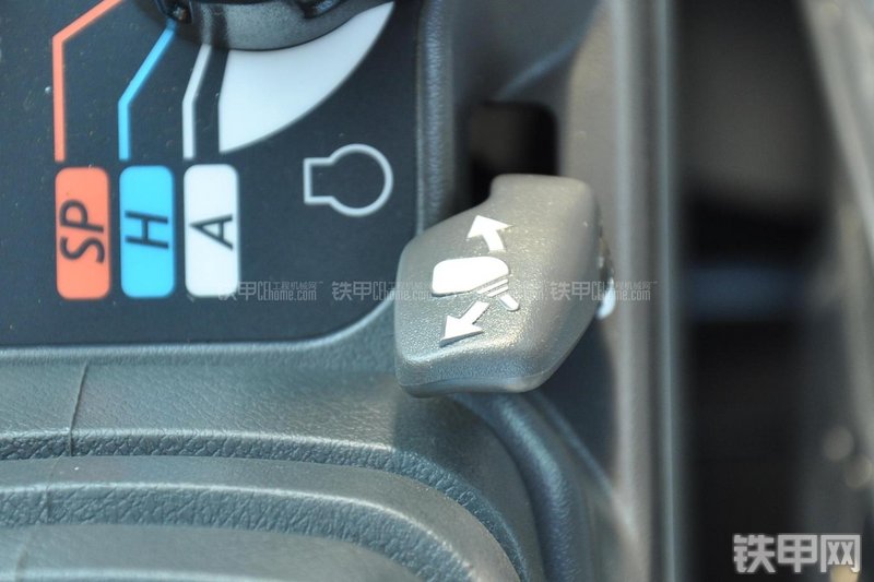 住友SH130-5挖掘机局部