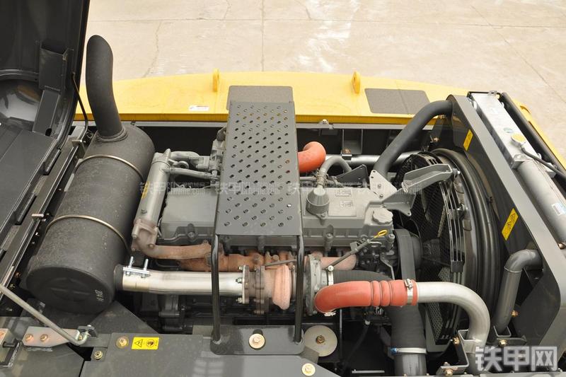 住友SH380-5挖掘机局部