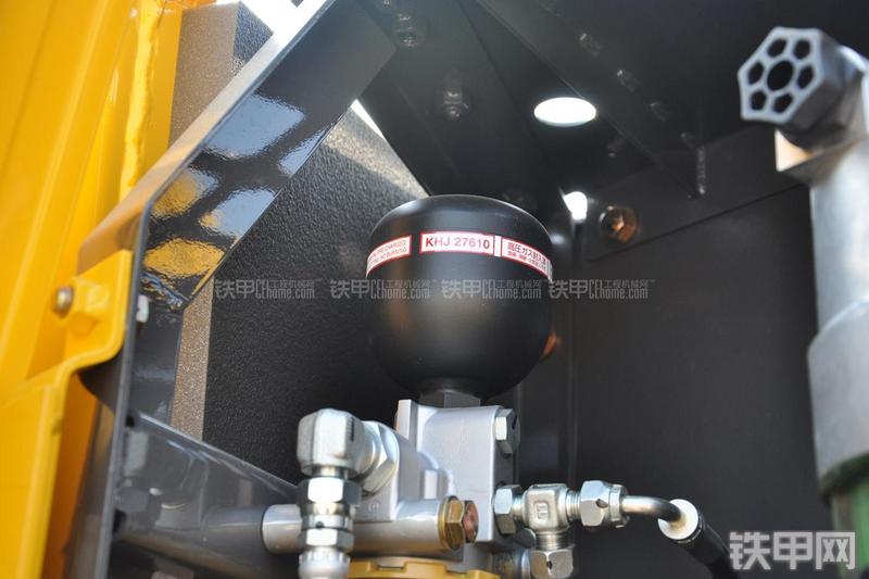 住友SH130-5挖掘机局部