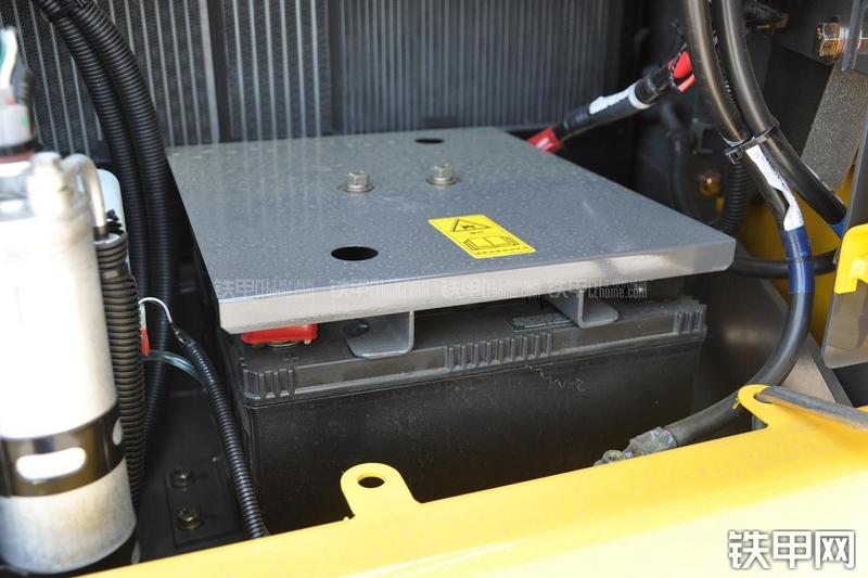 住友SH130-5挖掘机局部