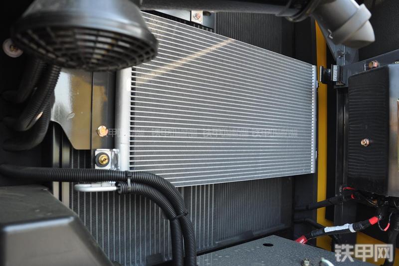 住友SH130-5挖掘机局部