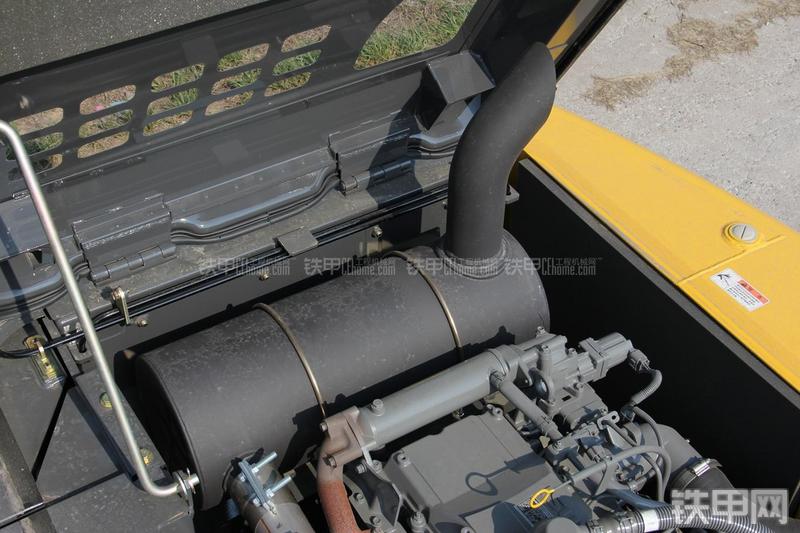 住友SH240-5挖掘机局部