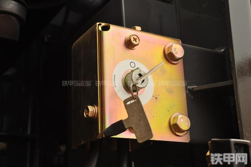 住友SH360HD-5挖掘机局部