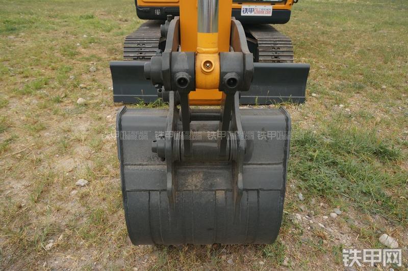 现代R80-9挖掘机局部