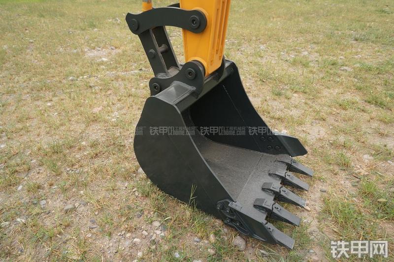 现代R80-9挖掘机局部