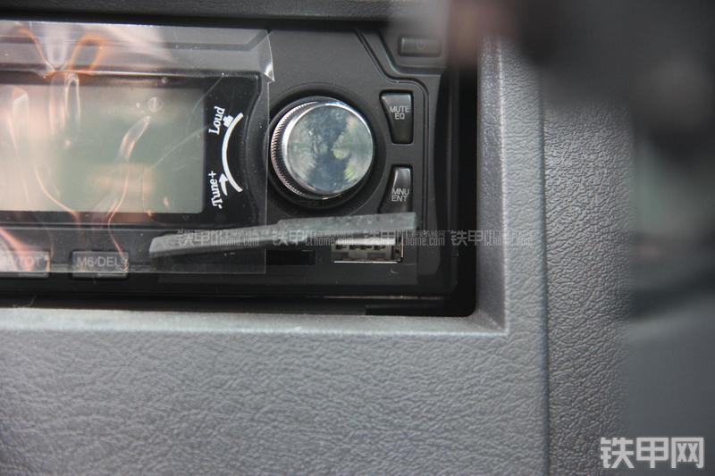 现代R150W-9挖掘机局部