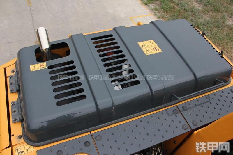 现代R150W-9挖掘机局部