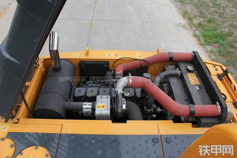 现代R150W-9挖掘机局部