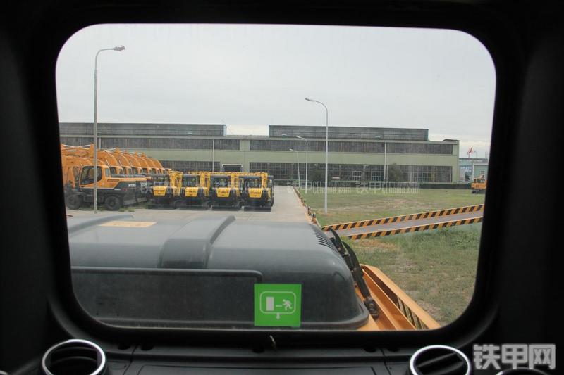 现代R150W-9挖掘机局部