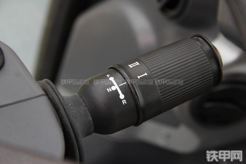 现代R150W-9挖掘机局部