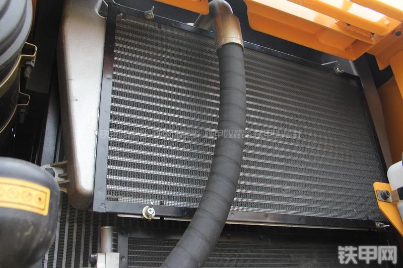 现代R150W-9挖掘机局部