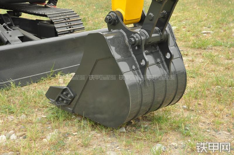 现代R80-7挖掘机局部