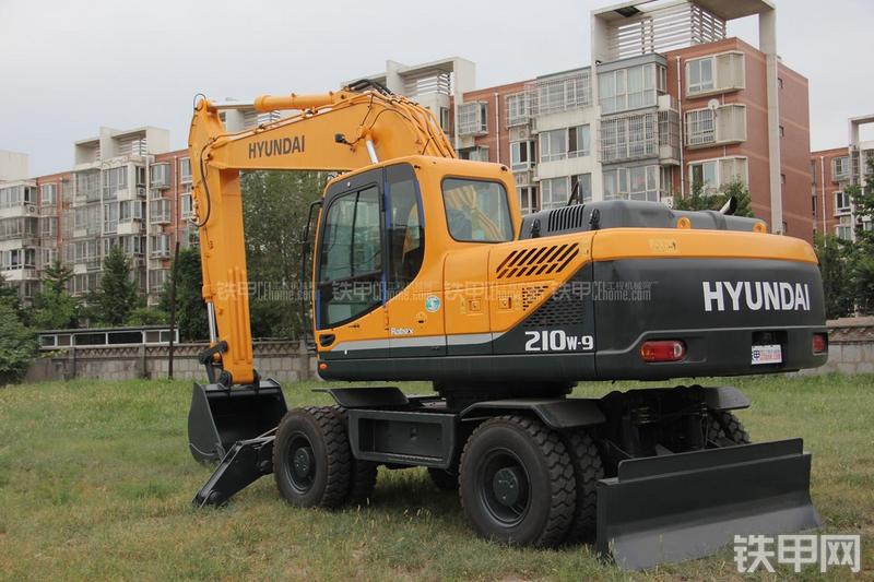 现代R210W-9挖掘机整机外观