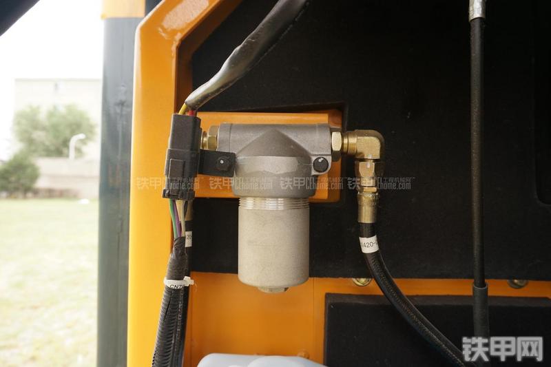 现代R80-9挖掘机局部