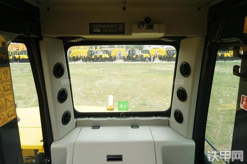 现代R80-7挖掘机局部