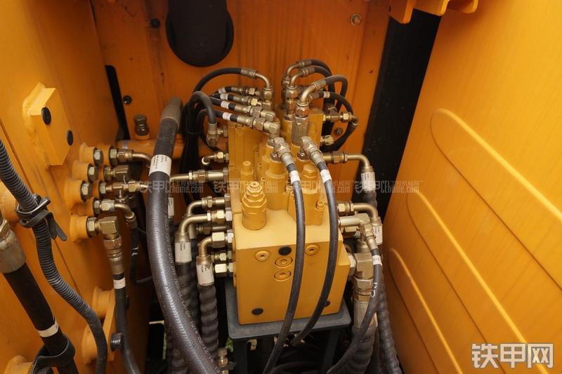 现代R80-9挖掘机局部