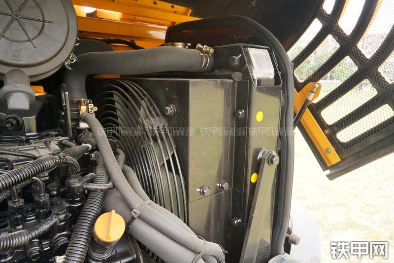 现代R80-9挖掘机局部