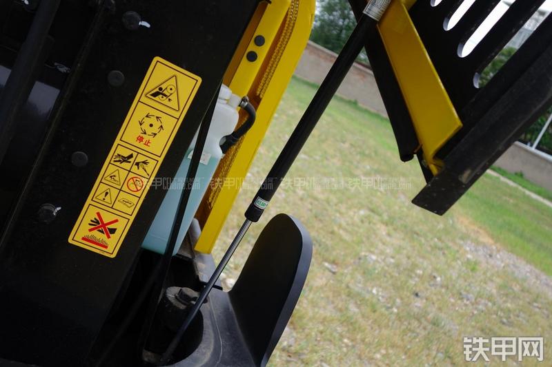 现代R55-7挖掘机局部