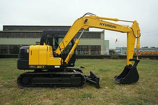 现代R80-7挖掘机整机外观