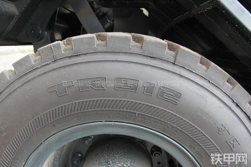 现代R150W-9挖掘机局部