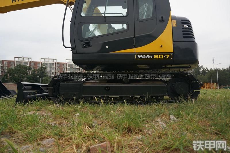 现代R80-7挖掘机局部