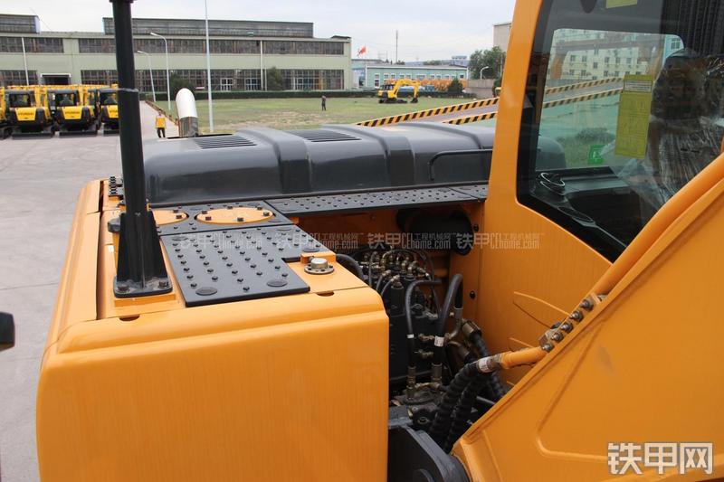 现代R150W-9挖掘机局部