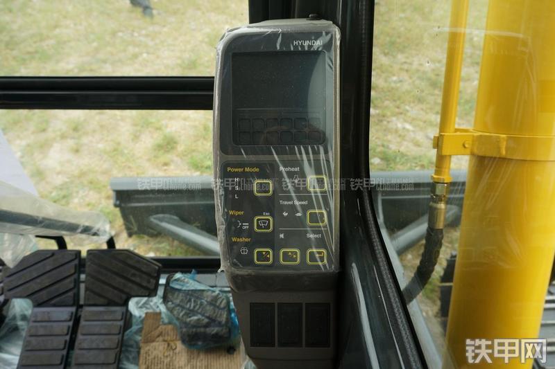 现代R80-7挖掘机局部