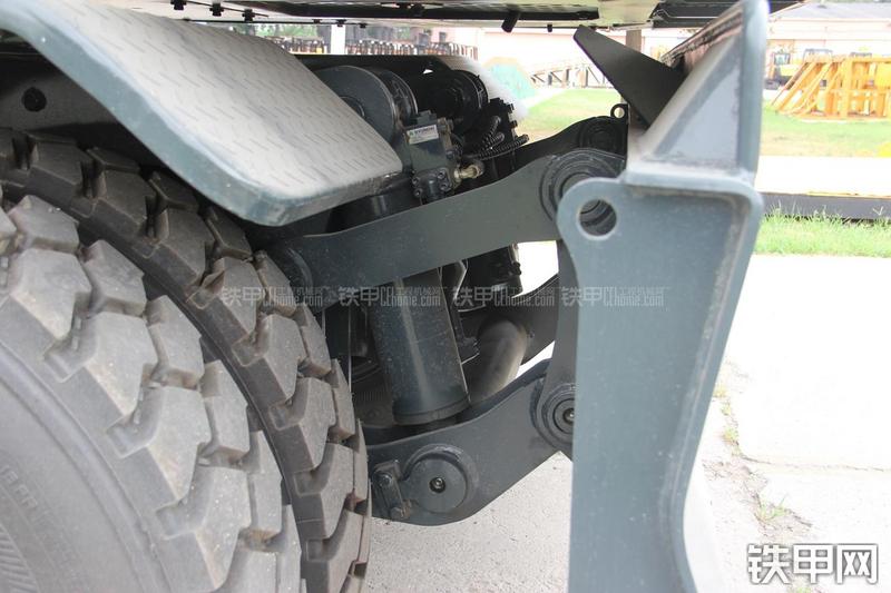 现代R150W-9挖掘机局部