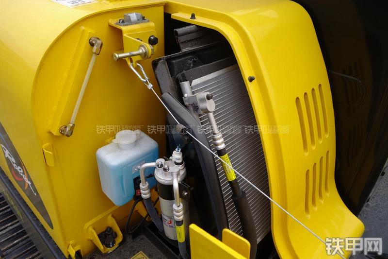 现代R55-7挖掘机局部