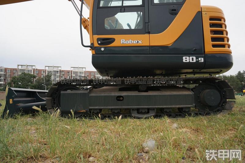现代R80-9挖掘机局部