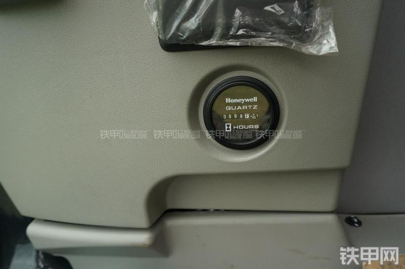 现代R80-7挖掘机局部