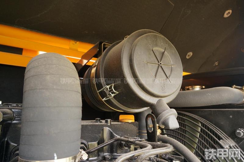 现代R80-9挖掘机局部