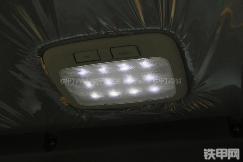 现代R150W-9挖掘机局部