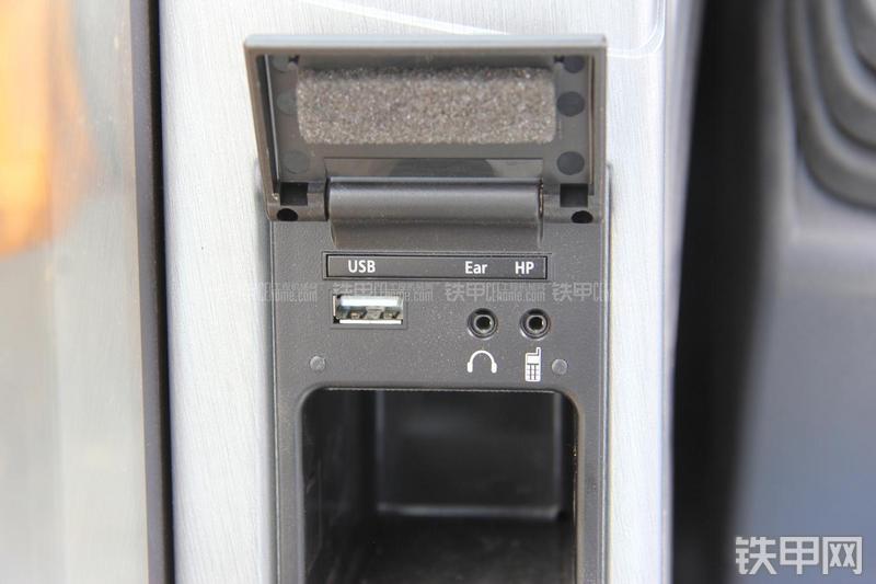 现代R150W-9挖掘机局部