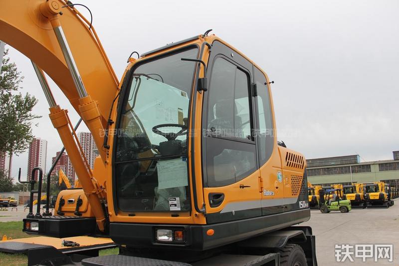 现代R150W-9挖掘机局部