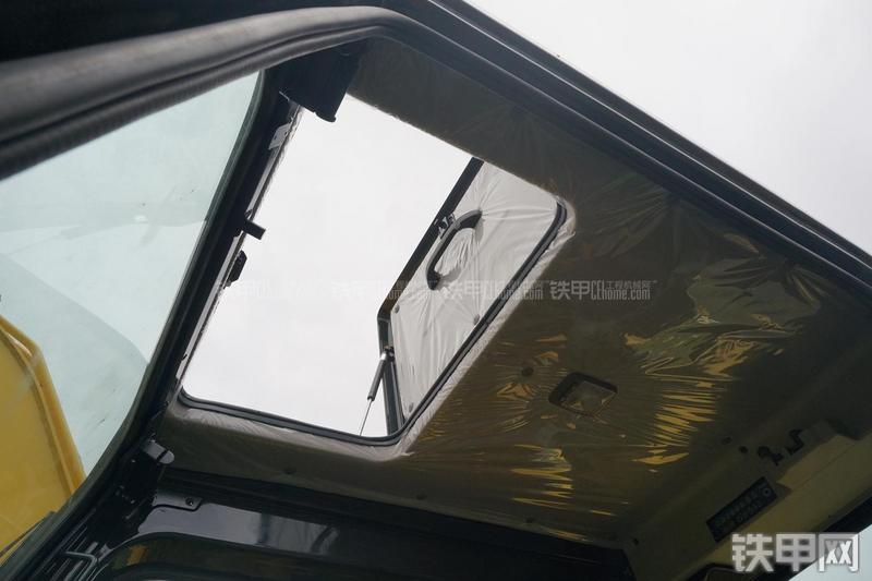 现代R80-7挖掘机局部