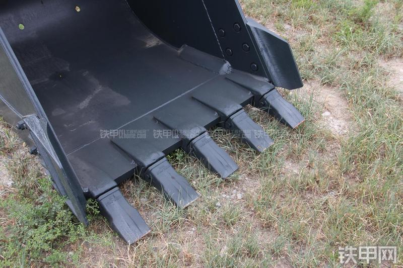 现代R210W-9挖掘机局部