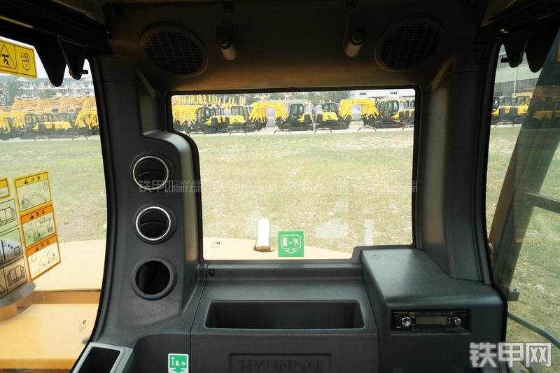 现代R80-9挖掘机局部