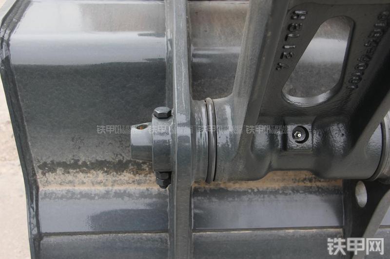 现代R150W-9挖掘机局部