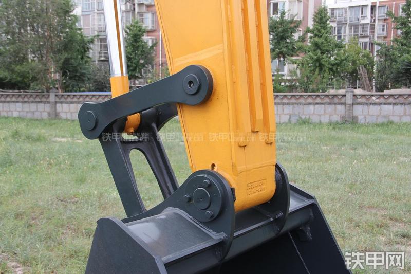 现代R210W-9挖掘机局部