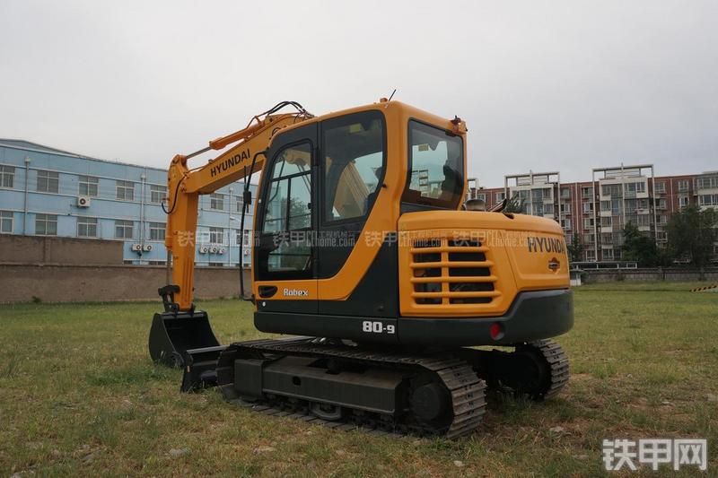 现代R80-9挖掘机整机外观