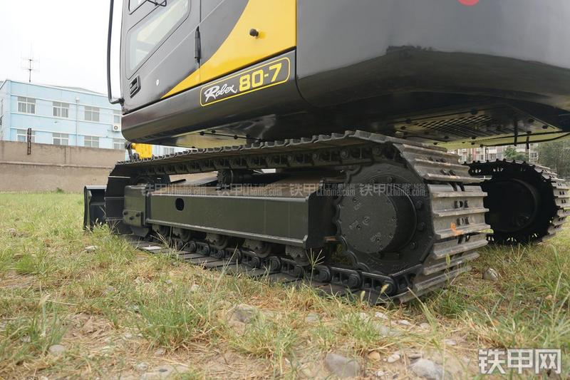 现代R80-7挖掘机局部